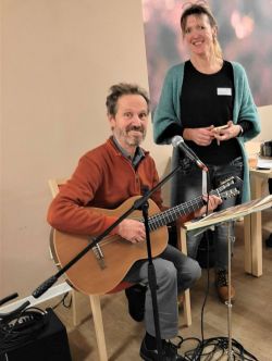 Claudia Weidner dankt Rainer Pauser